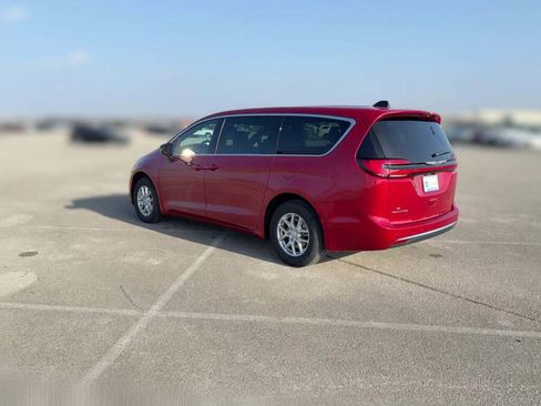 New 2026 Chrysler Pacifica Select image 8