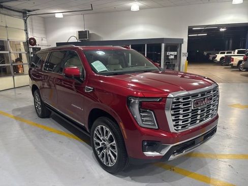 Used 2025 GMC Yukon XL Denali w/ Denali Reserve Package AWD/4WD image 4