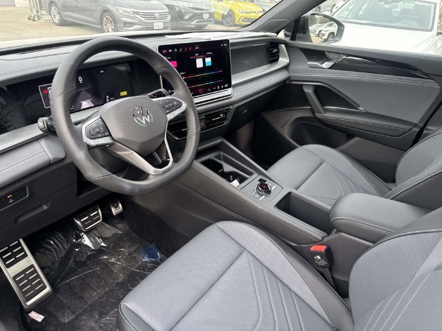 New 2026 Volkswagen Tiguan SE R-Line FWD image 13