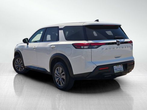Used 2025 Nissan Pathfinder S FWD image 9