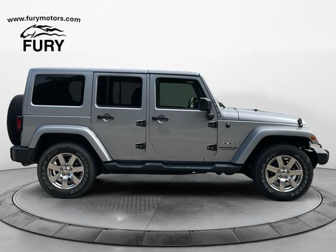 Used 2016 Jeep Wrangler Unlimited Sahara w/ Max Tow Package AWD/4WD image 3