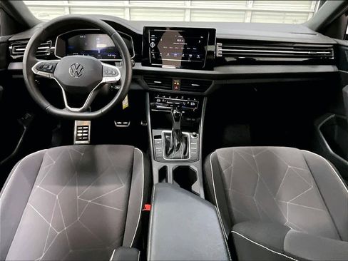 Used 2025 Volkswagen Jetta Sport image 17