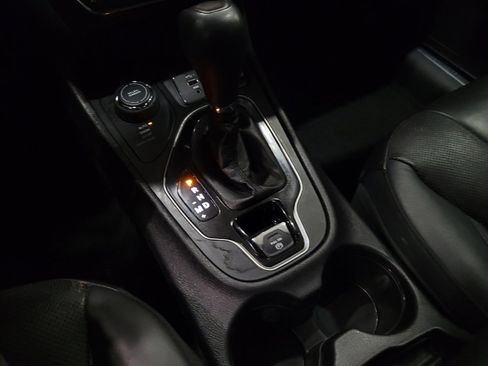 Used 2019 Jeep Cherokee Limited image 26