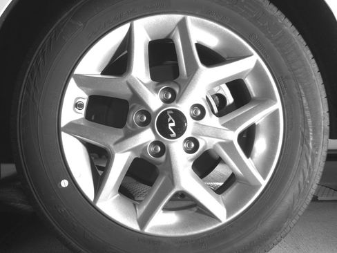 Used 2025 Kia Soul LX w/ LX Technology Package FWD image 14