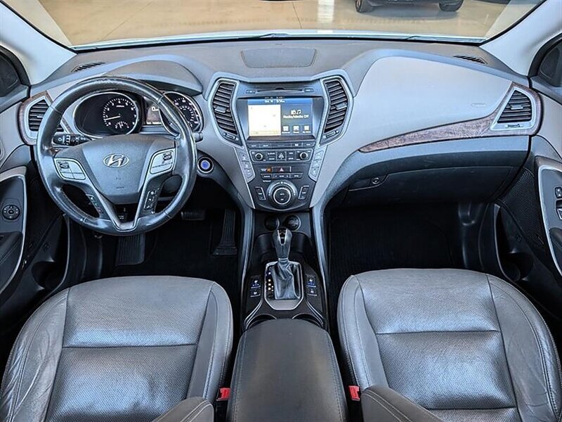 Used 2017 Hyundai Santa Fe FWD image 3