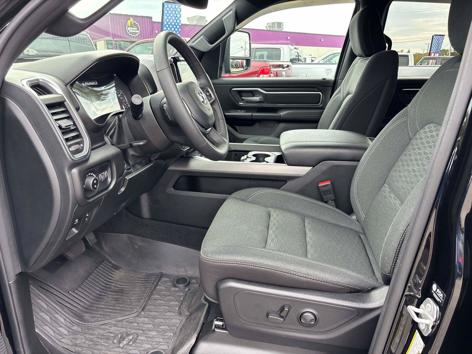 Used 2025 RAM 1500 Big Horn AWD/4WD image 9