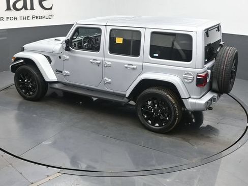 Used 2023 Jeep Wrangler Unlimited Sahara AWD/4WD image 36