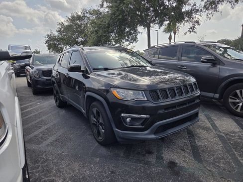 Used 2020 Jeep Compass Latitude FWD image 2