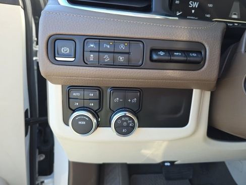 Used 2023 GMC Yukon Denali image 17