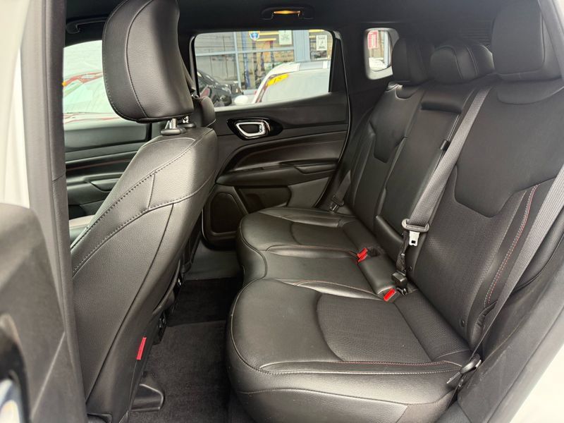 Used 2025 Jeep Compass Trailhawk AWD/4WD image 42