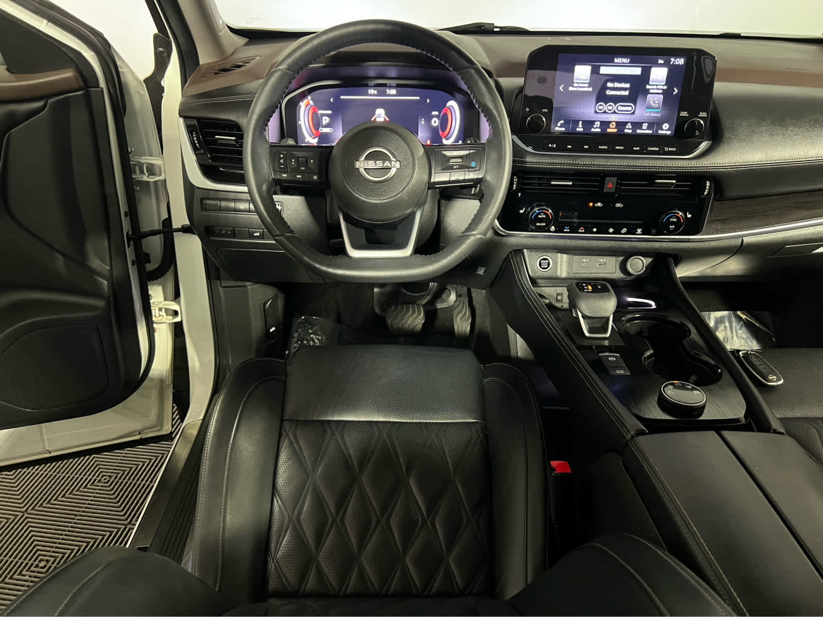 Used 2023 Nissan Rogue Platinum w/ Platinum Premium Package AWD/4WD image 14