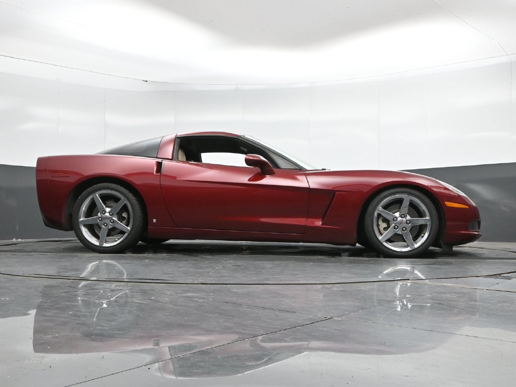 Used 2007 Chevrolet Corvette Coupe w/ Preferred Equipment Group RWD image 33