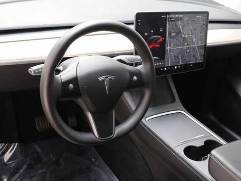 Used 2023 Tesla Model Y Long Range image 7