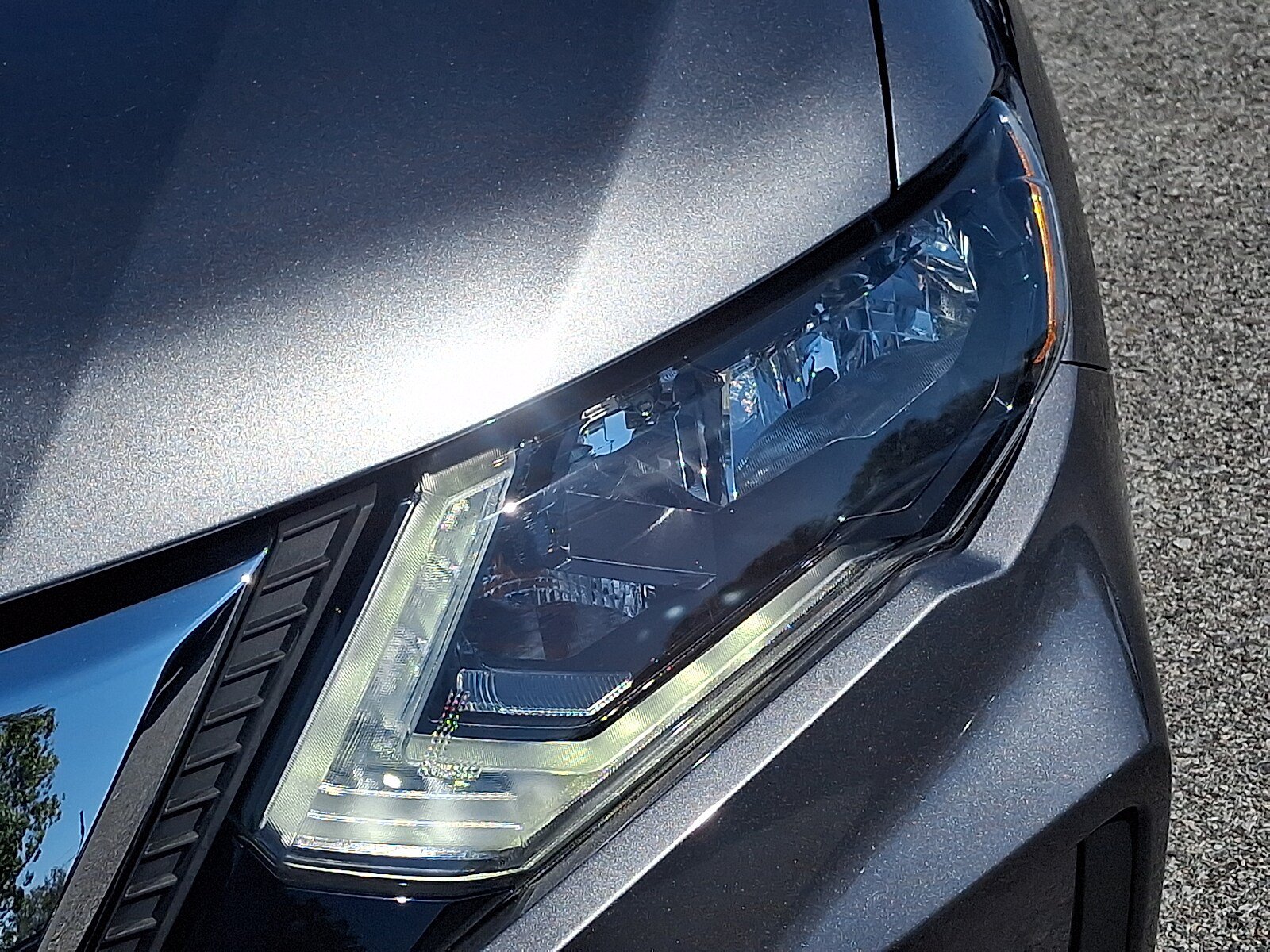Used 2018 Nissan Rogue SV w/ Premium Package AWD/4WD image 9