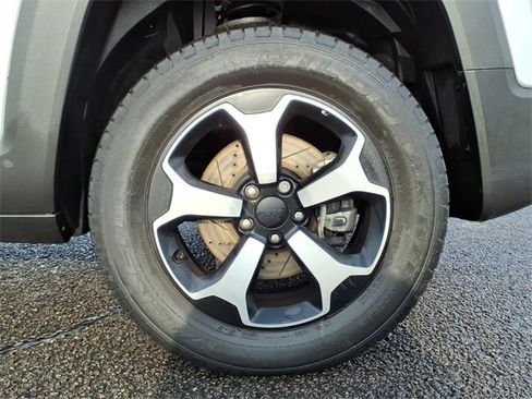 Used 2021 Jeep Renegade Trailhawk image 9