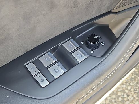 Used 2022 Audi S6 Premium Plus AWD/4WD image 28