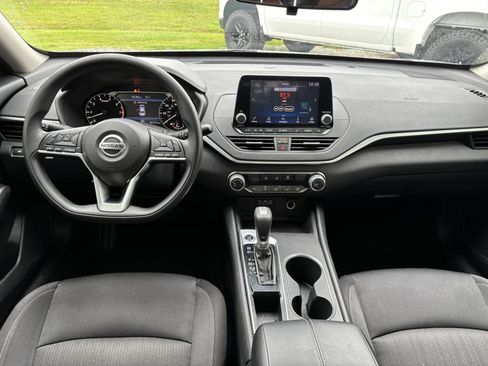 Used 2022 Nissan Altima 2.5 SV FWD image 16