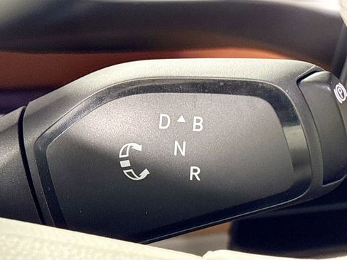 Certified 2025 Volkswagen ID. Buzz Pro S Plus RWD image 18