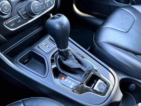 Certified 2020 Jeep Cherokee Latitude Plus image 27