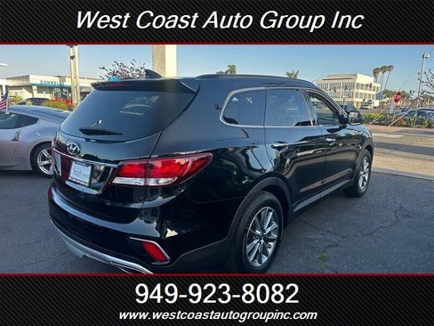 Used 2017 Hyundai Santa Fe SE image 3