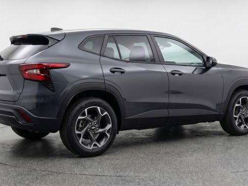 Used 2025 Chevrolet Trax LT FWD image 9