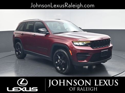 Used 2022 Jeep Grand Cherokee Altitude image 3
