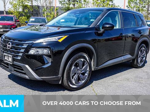 Used 2025 Nissan Rogue SV image 2