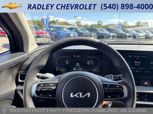 Used 2024 Kia Sportage LX image 11