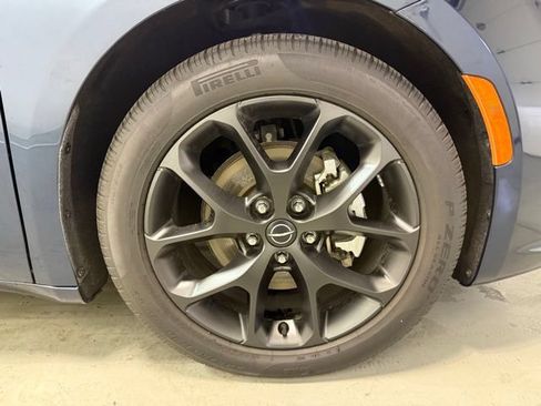 Used 2025 Chrysler Pacifica Limited FWD image 34