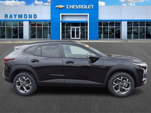 New 2026 Chevrolet Trax LT w/ LT Convenience Package image 2