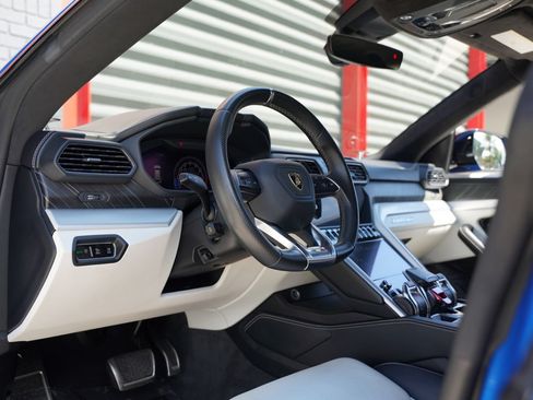 Used 2019 Lamborghini Urus AWD/4WD image 19
