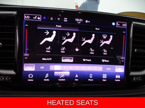 Certified 2025 Chrysler Pacifica Limited FWD image 12