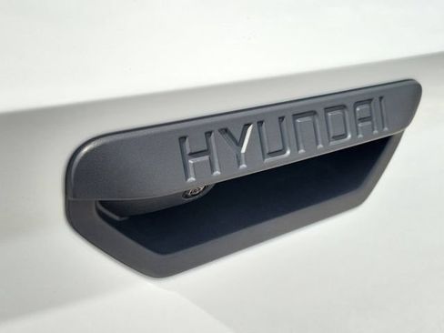 Used 2025 Hyundai Santa Cruz SE FWD image 8