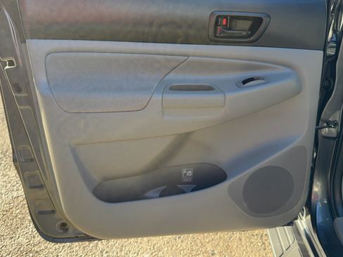 Used 2011 Toyota Tacoma 4x4 Double Cab image 14