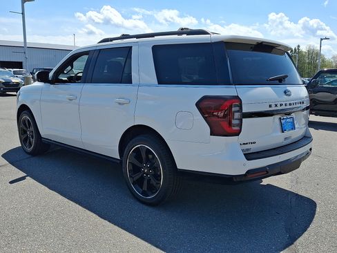 Used 2022 Ford Expedition Limited AWD/4WD image 4