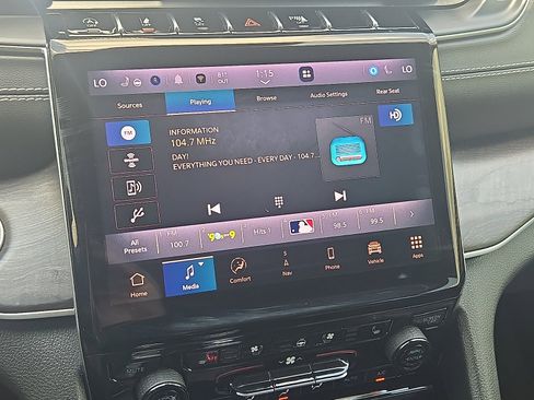 Used 2022 Jeep Grand Cherokee L Limited w/ Luxury Tech Group II image 16