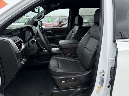 Used 2025 GMC Yukon XL Denali AWD/4WD image 20
