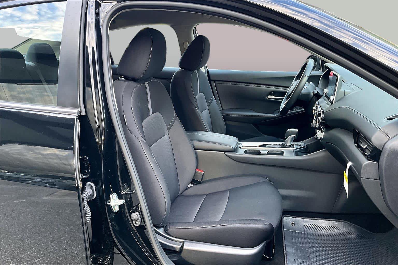 Used 2025 Nissan Sentra SV w/ All-Weather Package FWD image 8