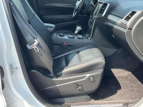Used 2018 Jeep Grand Cherokee Limited image 25