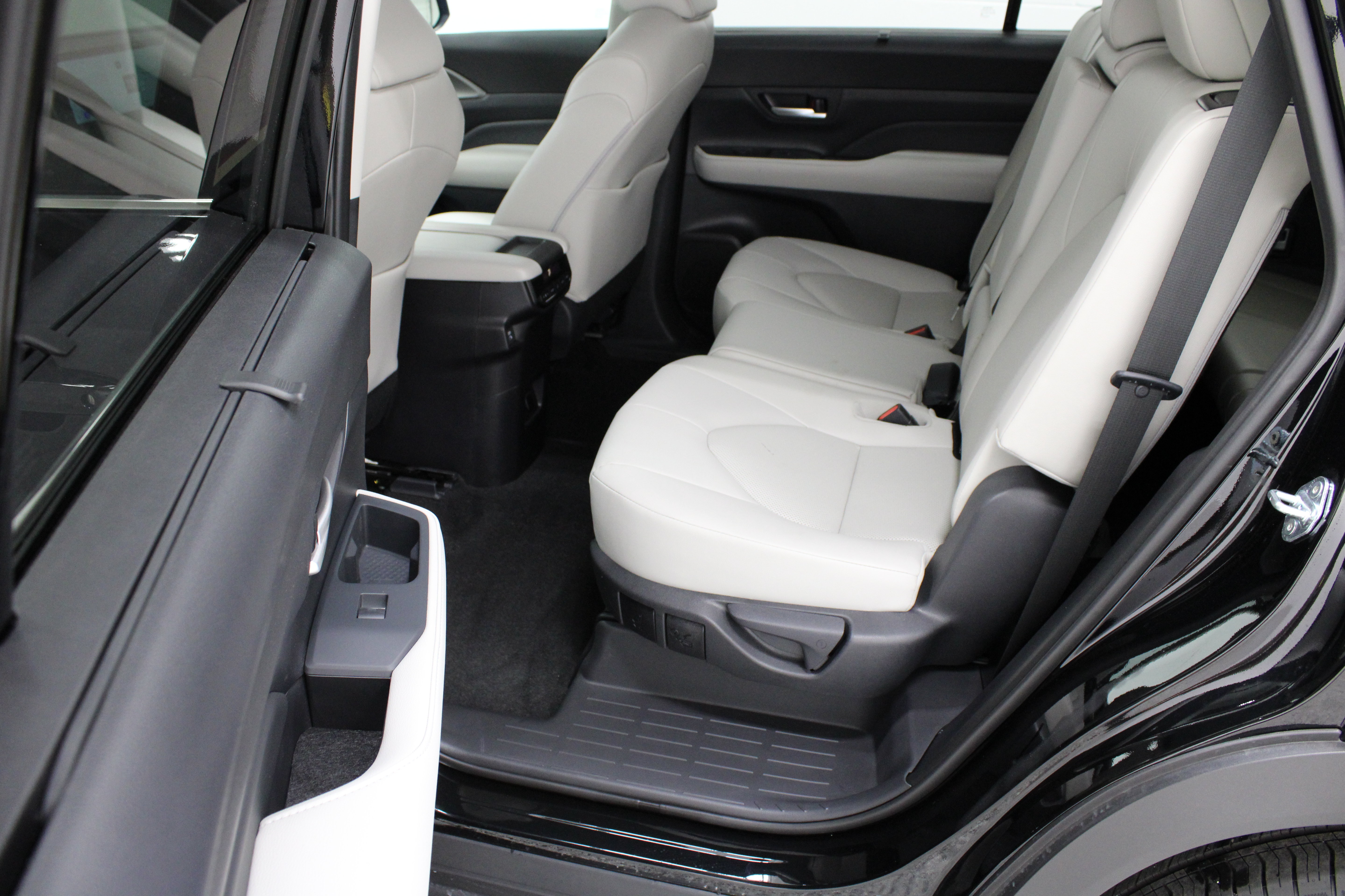 Used 2026 Toyota Grand Highlander AWD image 29