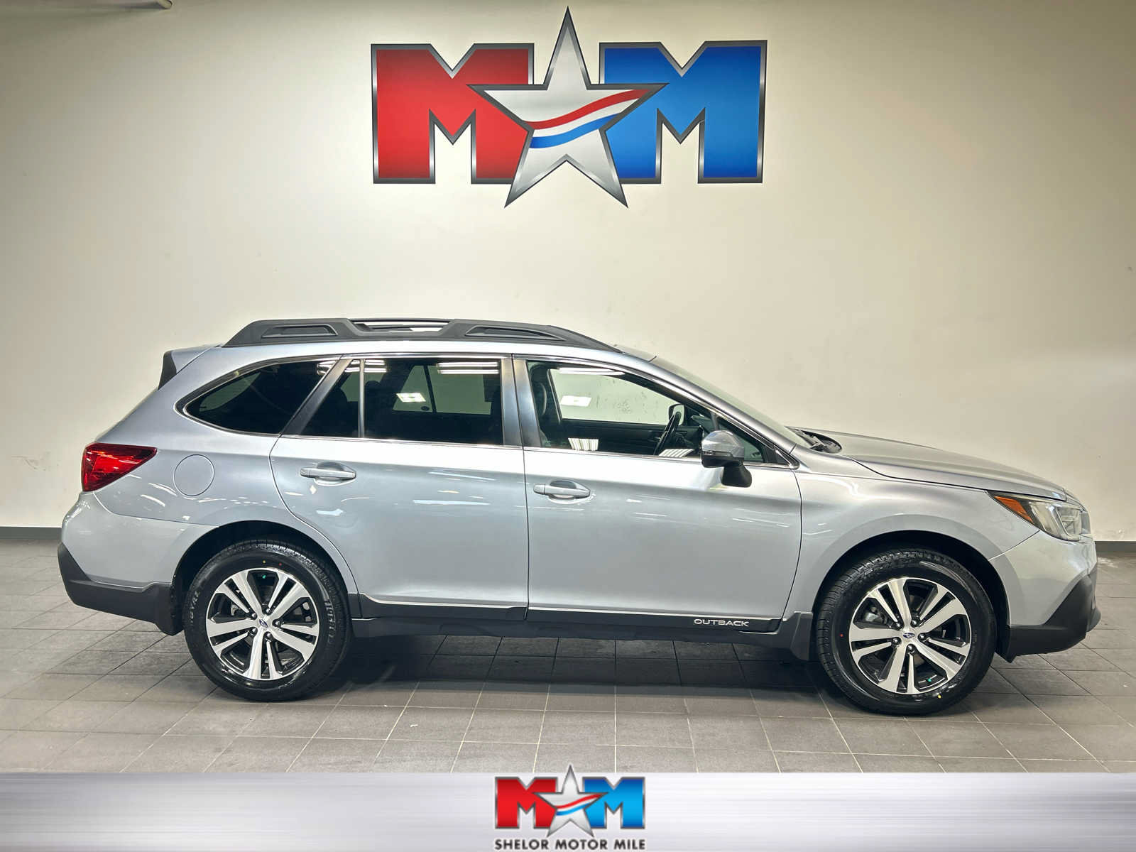 Used 2019 Subaru Outback 3.6R Limited w/ Popular Package #2 AWD/4WD image 1
