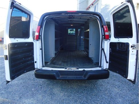 Used 2016 Chevrolet Express 2500 RWD image 19