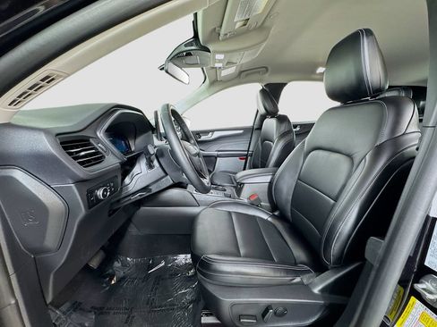 Used 2025 Ford Escape Platinum AWD/4WD image 13