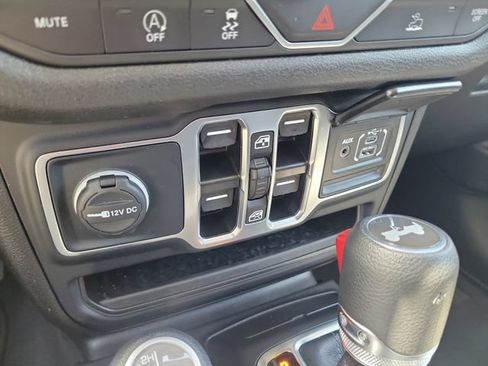 Used 2025 Jeep Wrangler Unlimited Sport AWD/4WD image 29