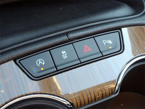 Used 2021 GMC Acadia SLE w/ Driver Convenience Package image 16