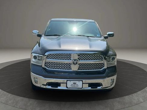Used 2018 RAM 1500 Laramie w/ Convenience Group AWD/4WD image 8