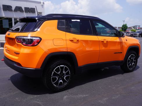 Used 2026 Jeep Compass Trailhawk AWD/4WD image 3