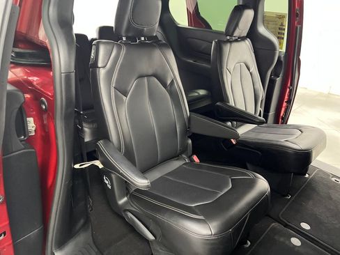 Used 2025 Chrysler Pacifica Select FWD image 29