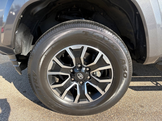 Used 2022 Toyota Tacoma TRD Sport AWD/4WD image 40