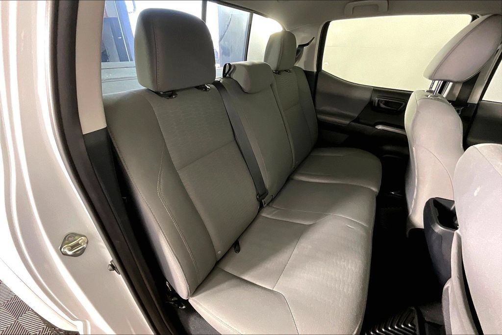 Used 2019 Toyota Tacoma SR5 AWD/4WD image 35